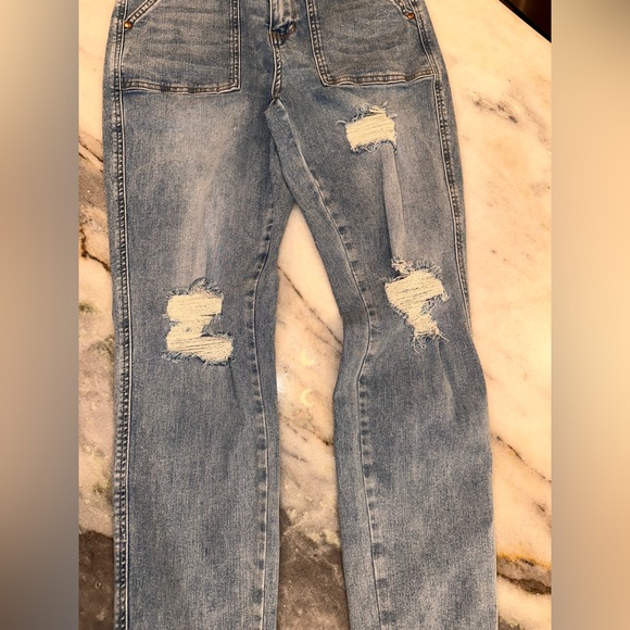 Judy Blue Size 7/28 Boyfriend Fit Cuff Stylish Blue Distressed Women Jeans - Picture 4 of 11